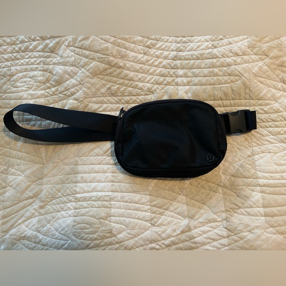 lululemon athletica Bags Lulu Belt Bag Poshmark